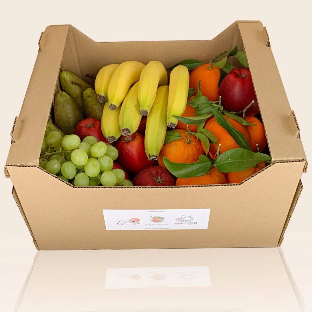 Vaisių rinkiniai dovanoms, vaisiai ir uogos į namus, naturalus vitaminai